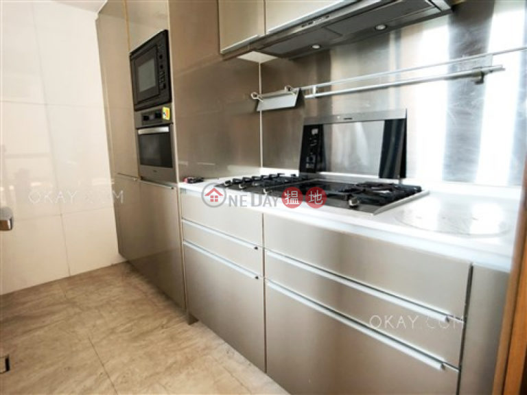 Luxurious 2 bedroom with balcony & parking | For Sale
