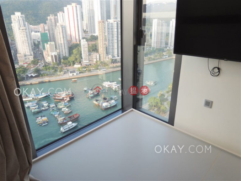 Gorgeous 3 bedroom with sea views & balcony | Rental