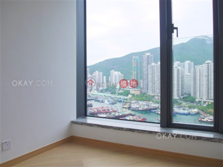 Elegant 2 bedroom with sea views & balcony | For Sale