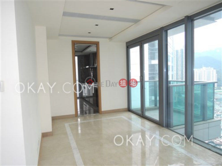 Luxurious 2 bed on high floor with sea views & balcony | For Sale