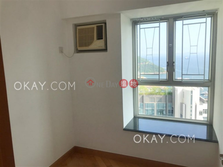 Charming 3 bedroom on high floor with sea views | For Sale