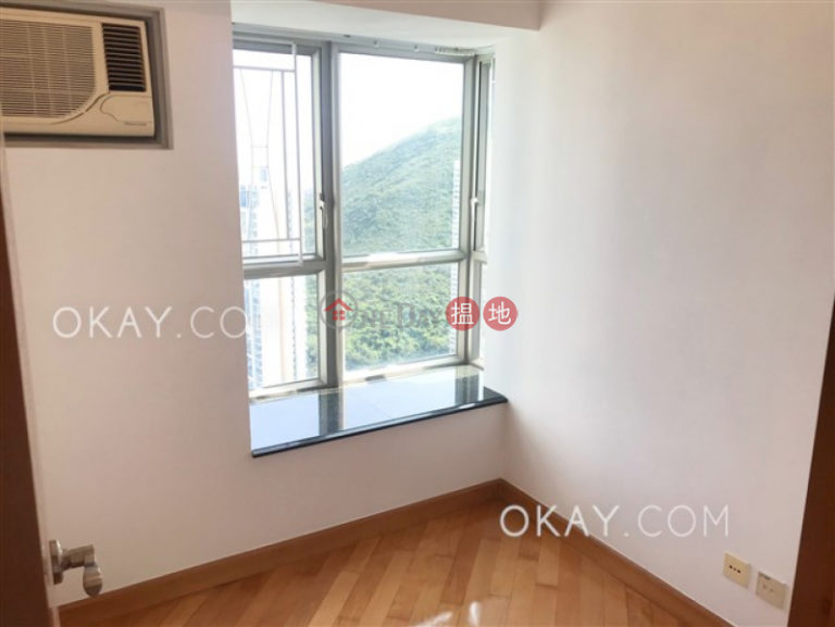 Charming 3 bedroom on high floor with sea views | For Sale