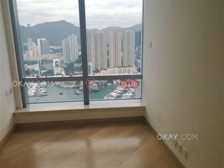 Lovely 3 bedroom on high floor with sea views & balcony | For Sale