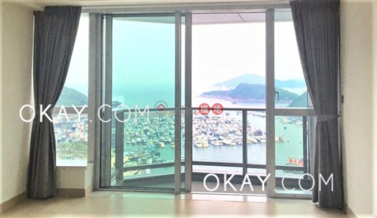 Luxurious 3 bed on high floor with sea views & balcony | Rental