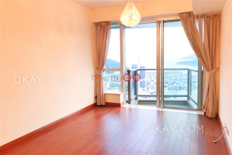 Elegant 2 bedroom on high floor with balcony & parking | Rental