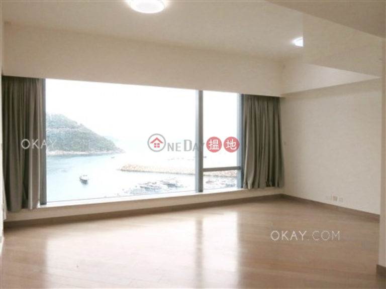 Gorgeous 2 bedroom with sea views, balcony | Rental