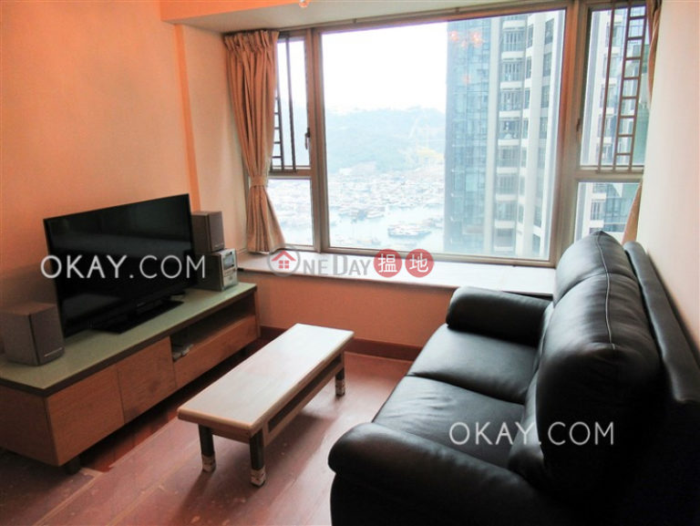 Intimate 2 bedroom with parking | Rental