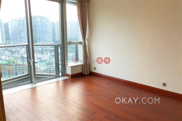 Elegant 2 bedroom on high floor with balcony & parking | Rental