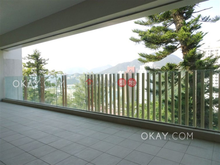 Rare penthouse with sea views, rooftop & balcony | Rental