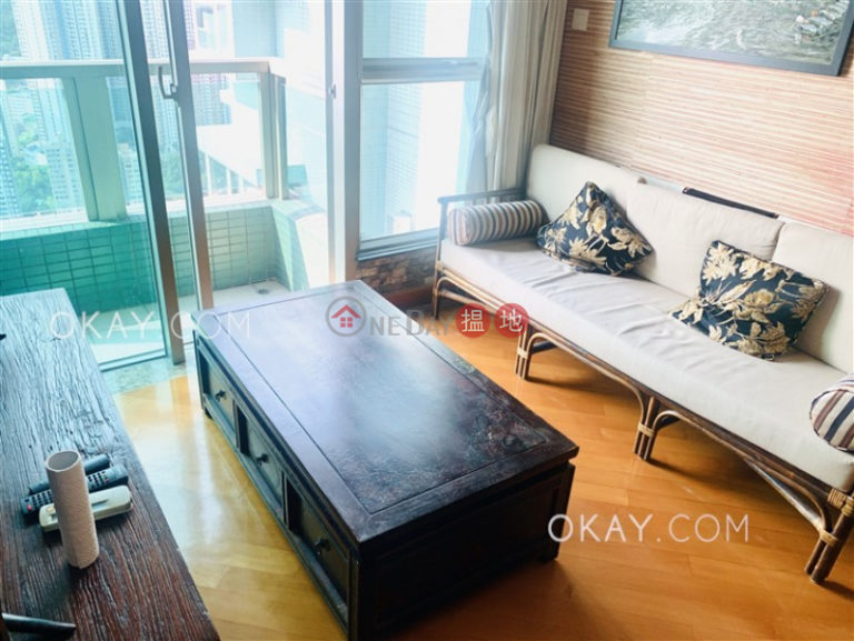 Tasteful 2 bedroom on high floor with rooftop & balcony | Rental