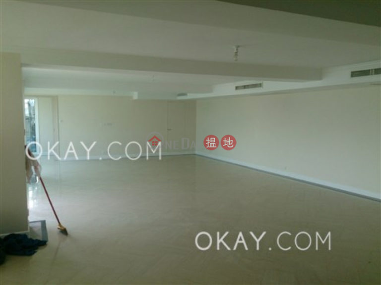 Luxurious house with terrace & parking | Rental