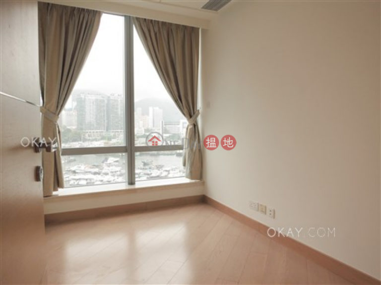 Luxurious 3 bedroom with sea views & balcony | Rental