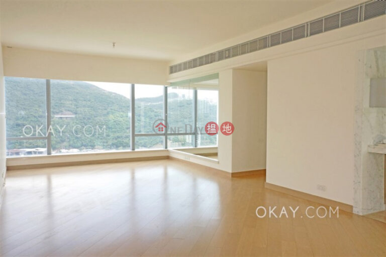 Lovely 3 bedroom on high floor with balcony & parking | Rental