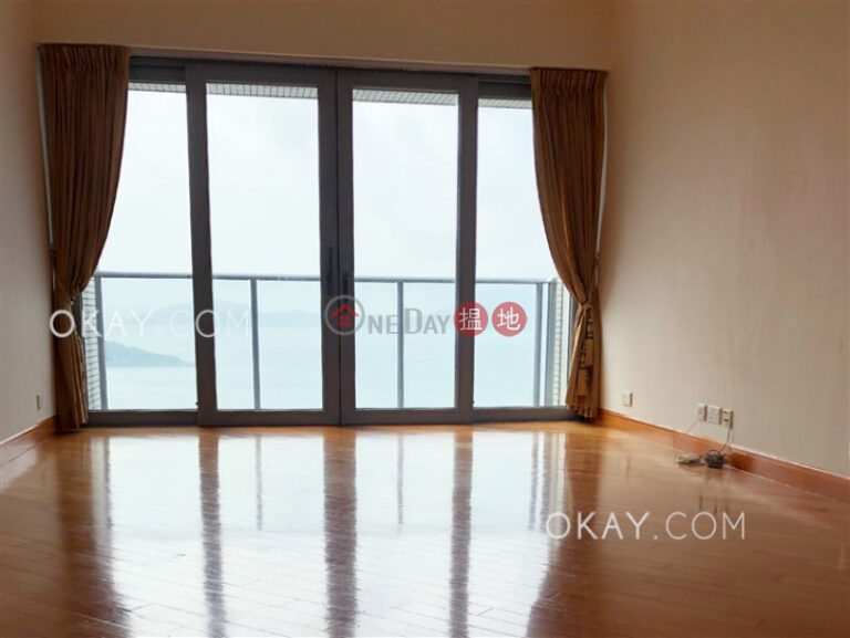 Stylish 3 bedroom with sea views & balcony | Rental