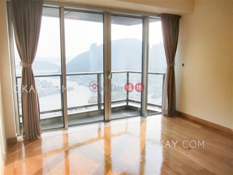 Stylish 4 bed on high floor with sea views & balcony | Rental